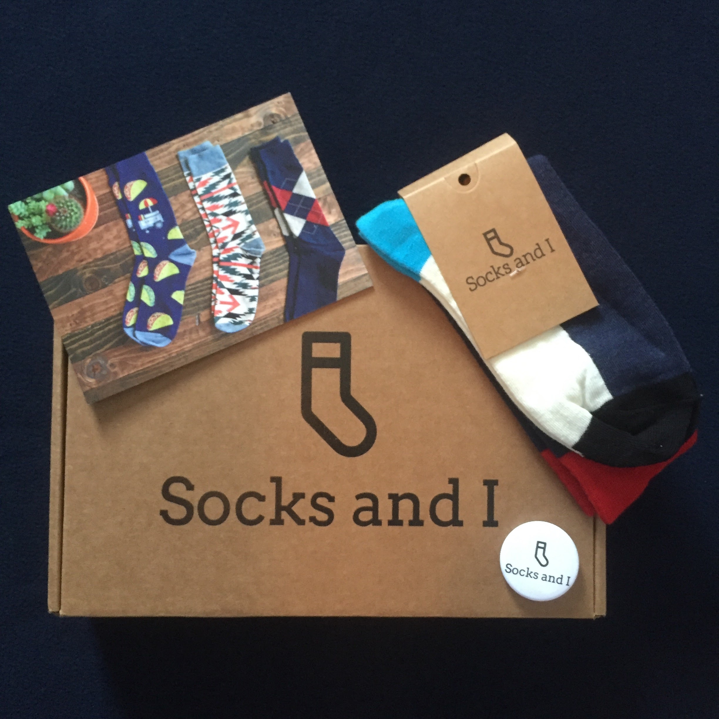review: socks and i – happily unboxing